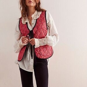 Free People Ditsy Claudine Floral Quilted Tie Front Vest Size Medium